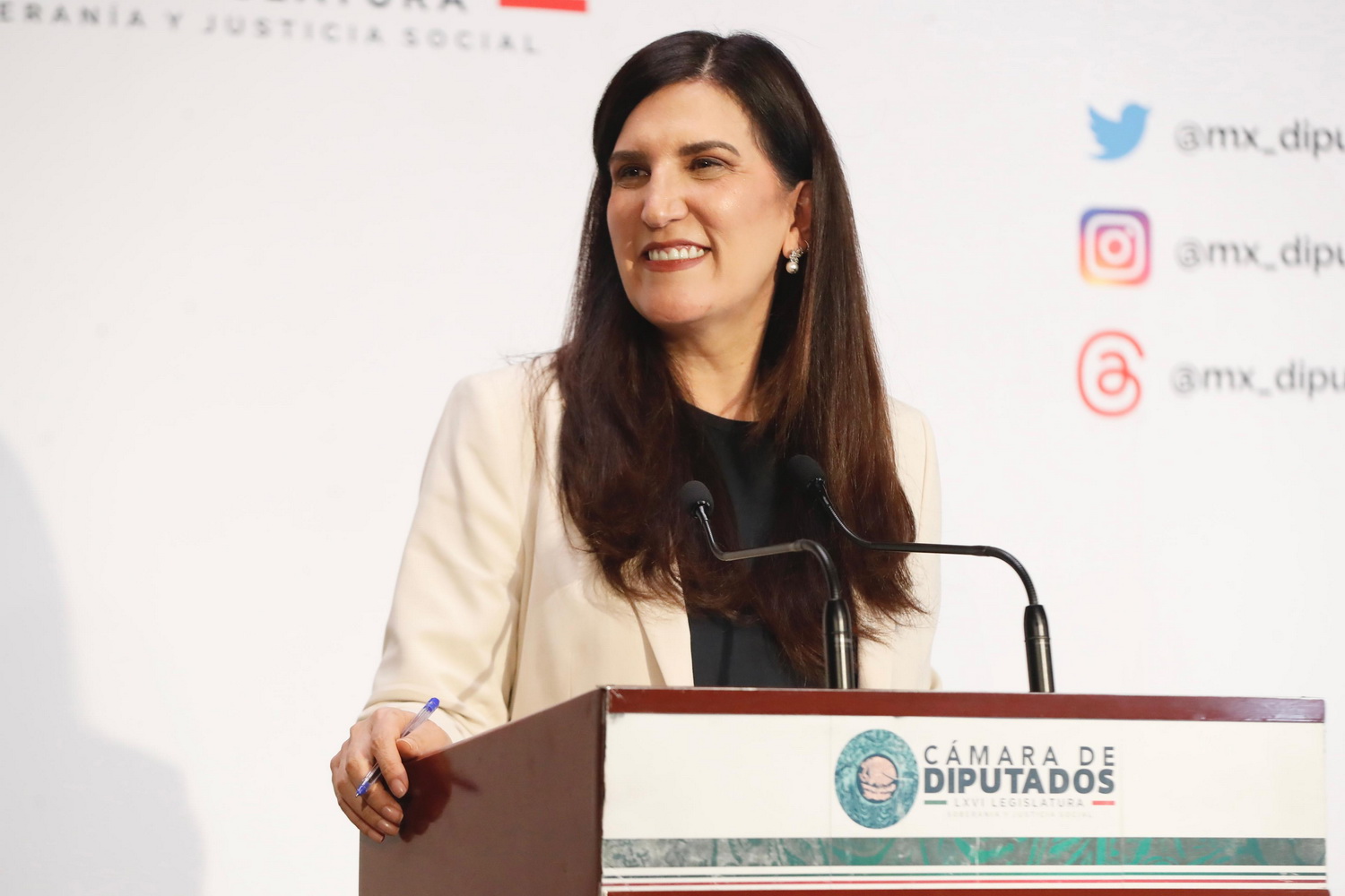 Kenia López Rabadán