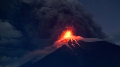 Volcán de Fuego reduce su actividad, pero Guatemala mantiene alerta