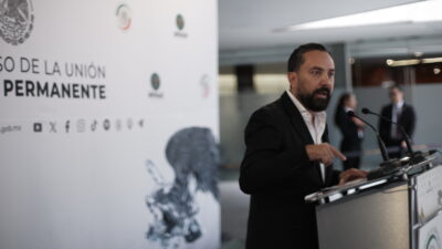 Arturo Ávila acusa uso político de alcaldías en foros conservadores