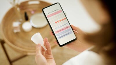 ¿Las mujeres que viven juntas sincronizan su menstruación? Esto dice realmente la ciencia