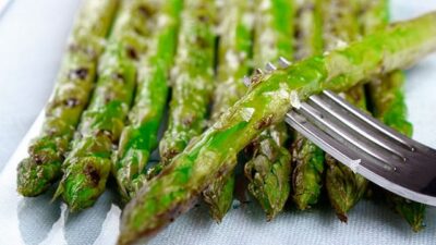 Espárragos y otras verduras: por qué los prebióticos ganan terreno en la salud intestinal