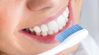 Los hábitos que pueden marcar la diferencia en tu salud bucal y prevenir problemas más allá de las caries