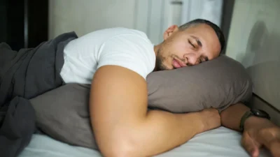 ¿Cuál es la almohada perfecta para dormir? Un fisioterapeuta explica cómo elegirla según tu postura
